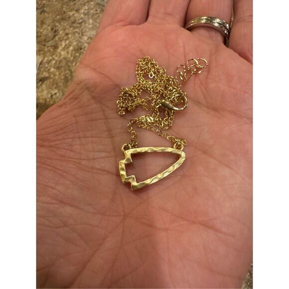 Woman’s Kansas City golden arrow necklace new - Picture 3 of 3